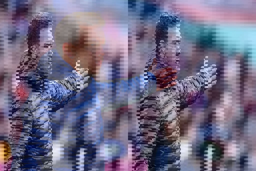 1833162