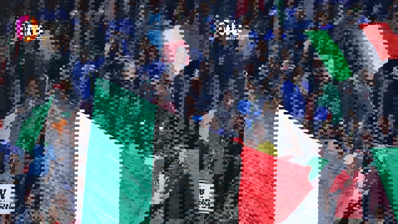 1833085