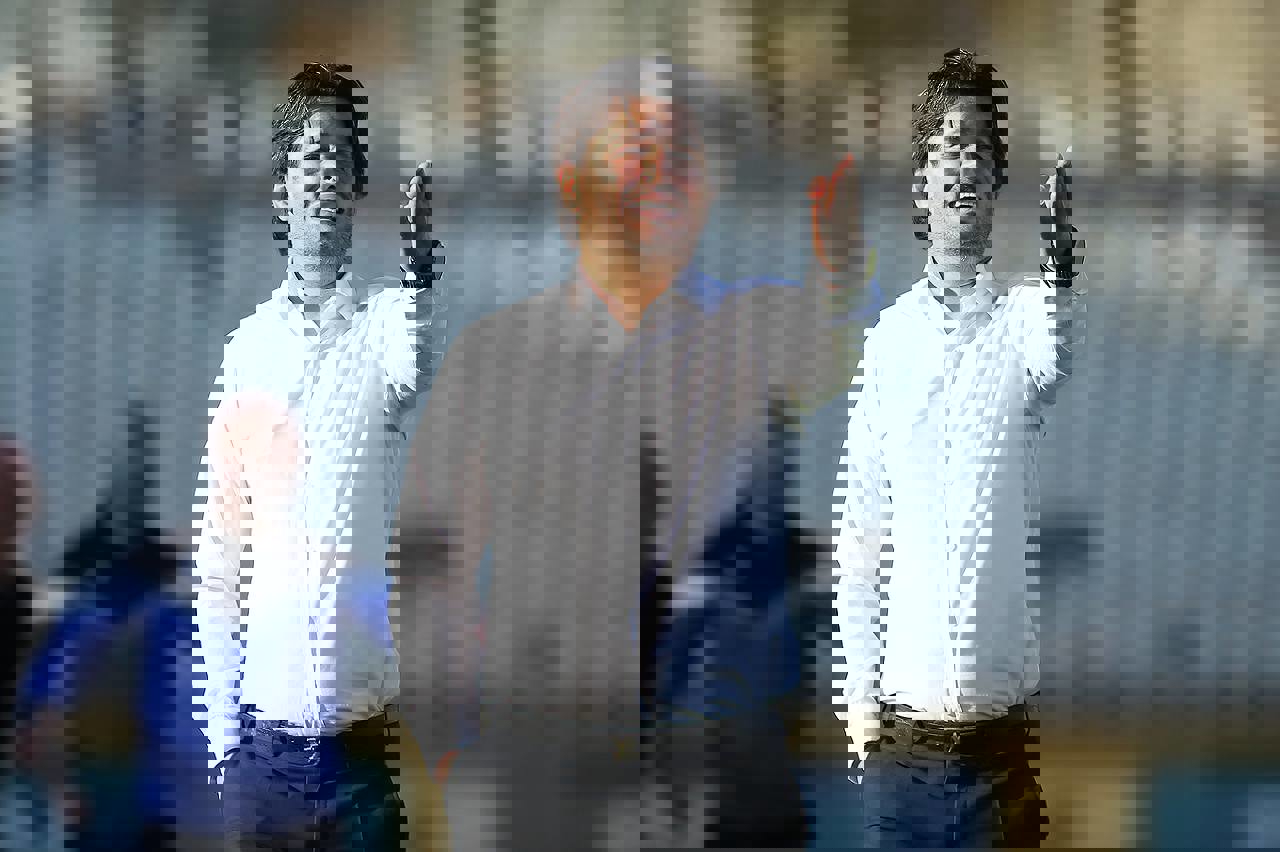 1833064