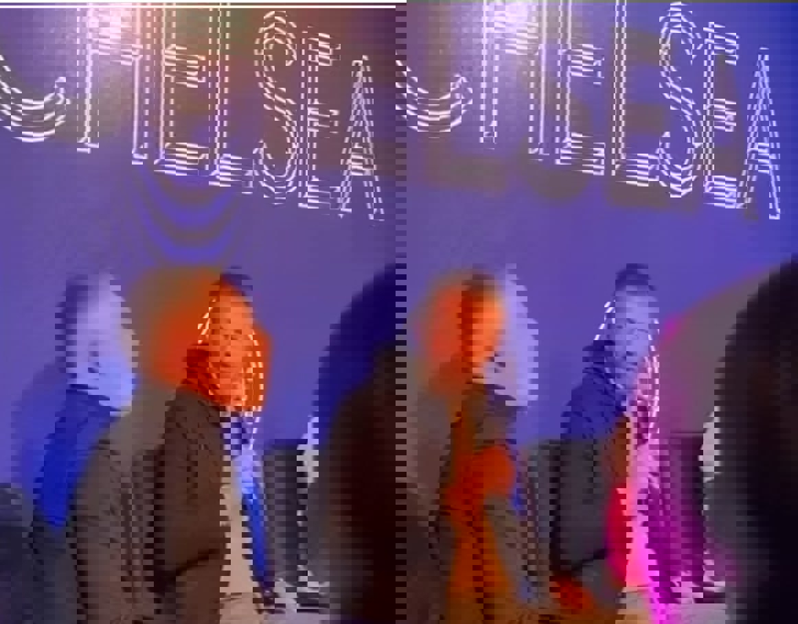 1833139