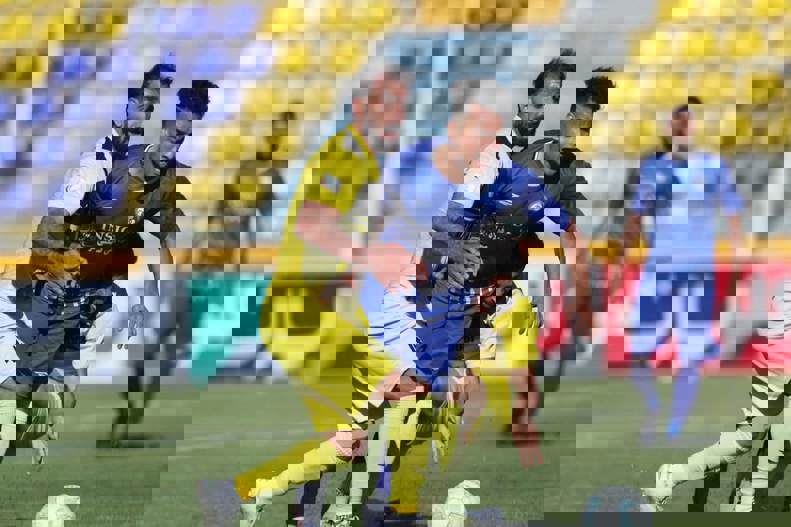 1833157