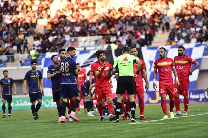گلگهر یک - فولاد صفر: آخرین بازی سال فوق جنجالی شد!