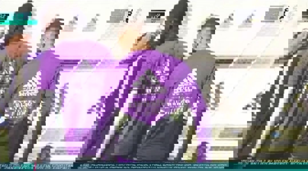 1833374