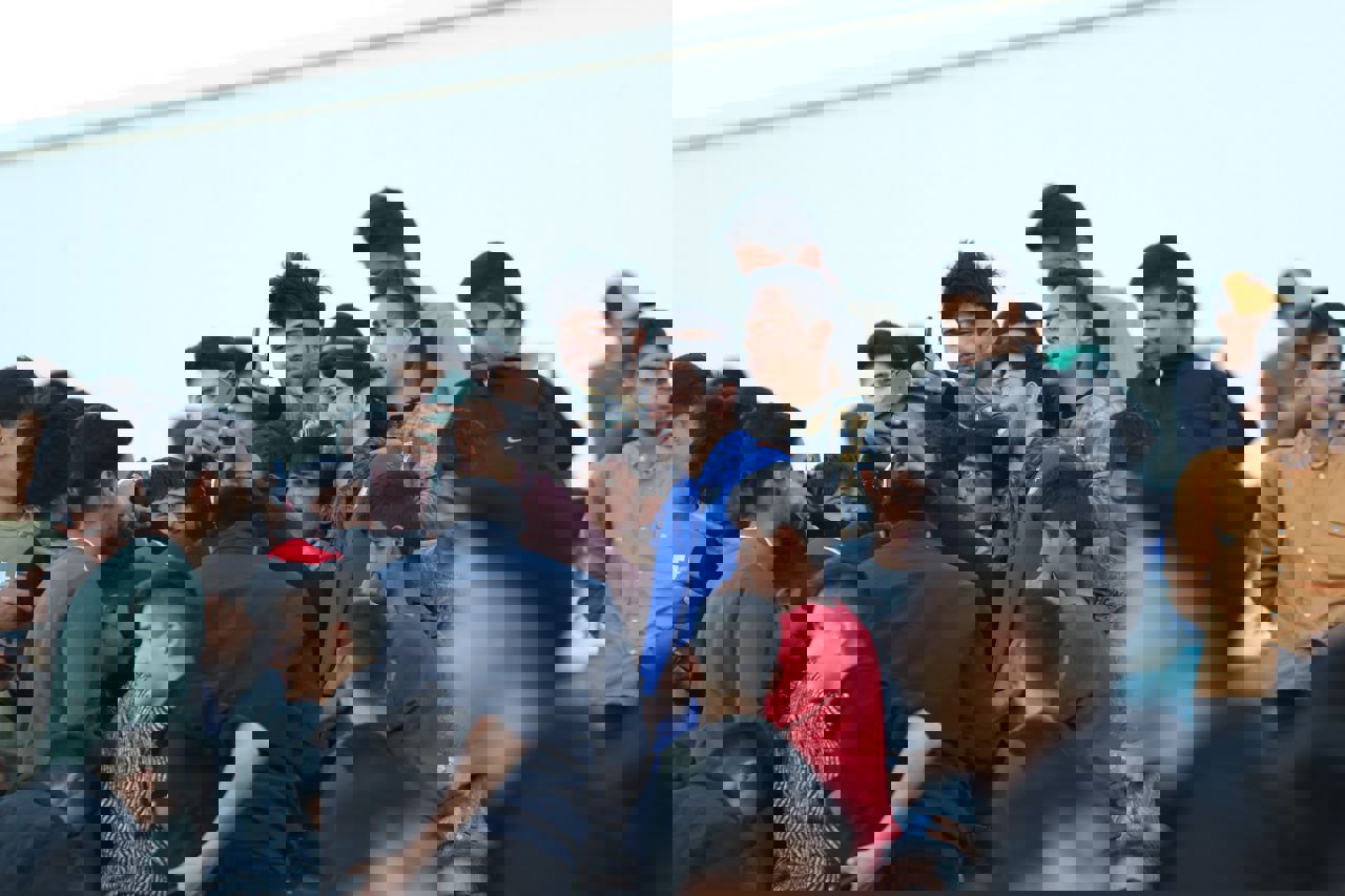 1833351