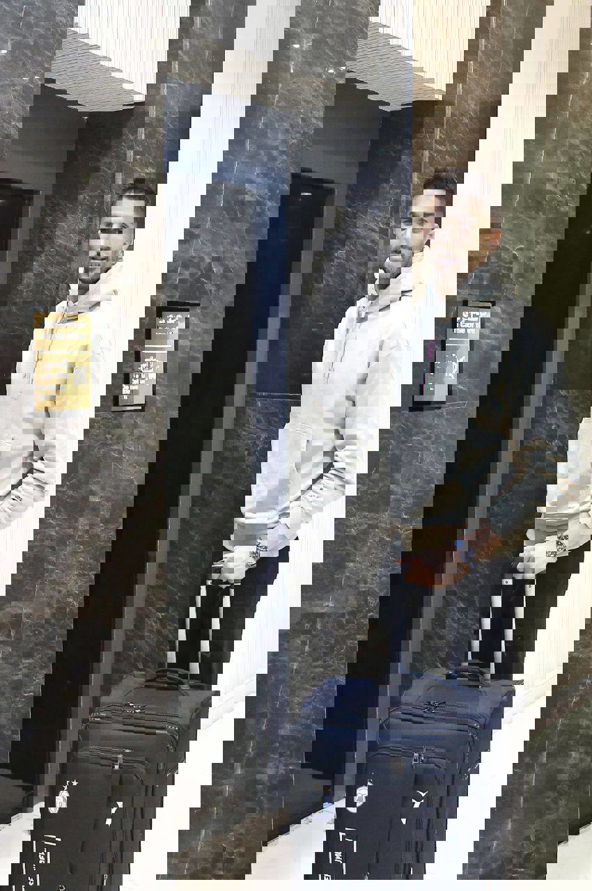 1833711