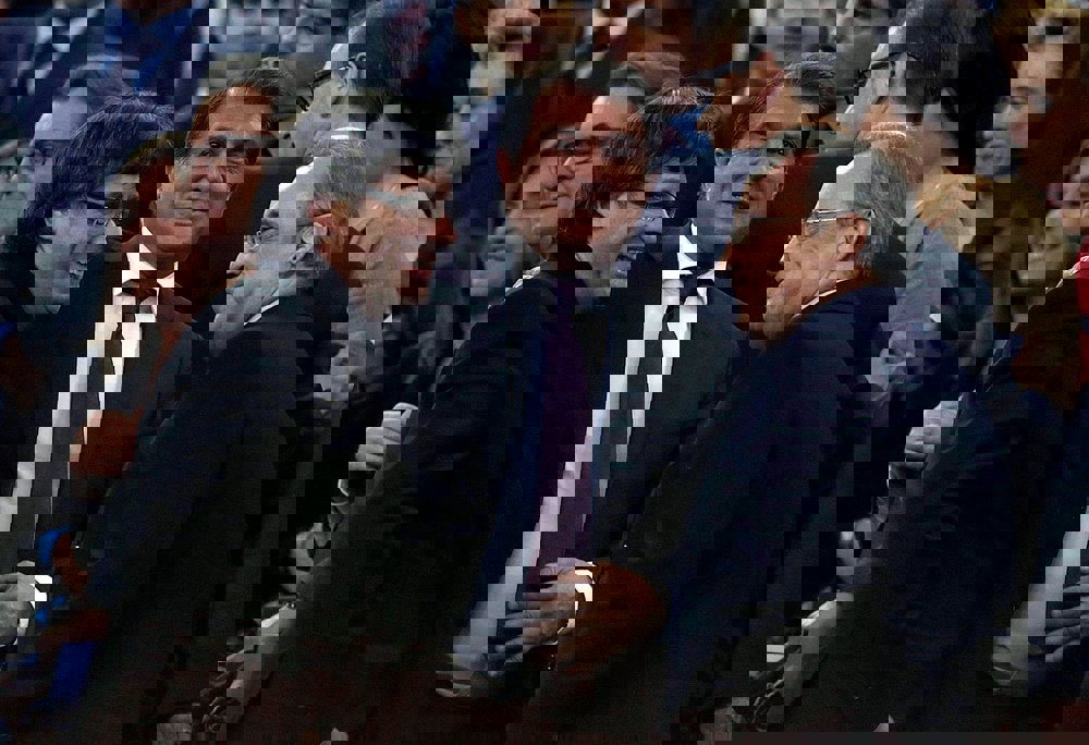 1833772