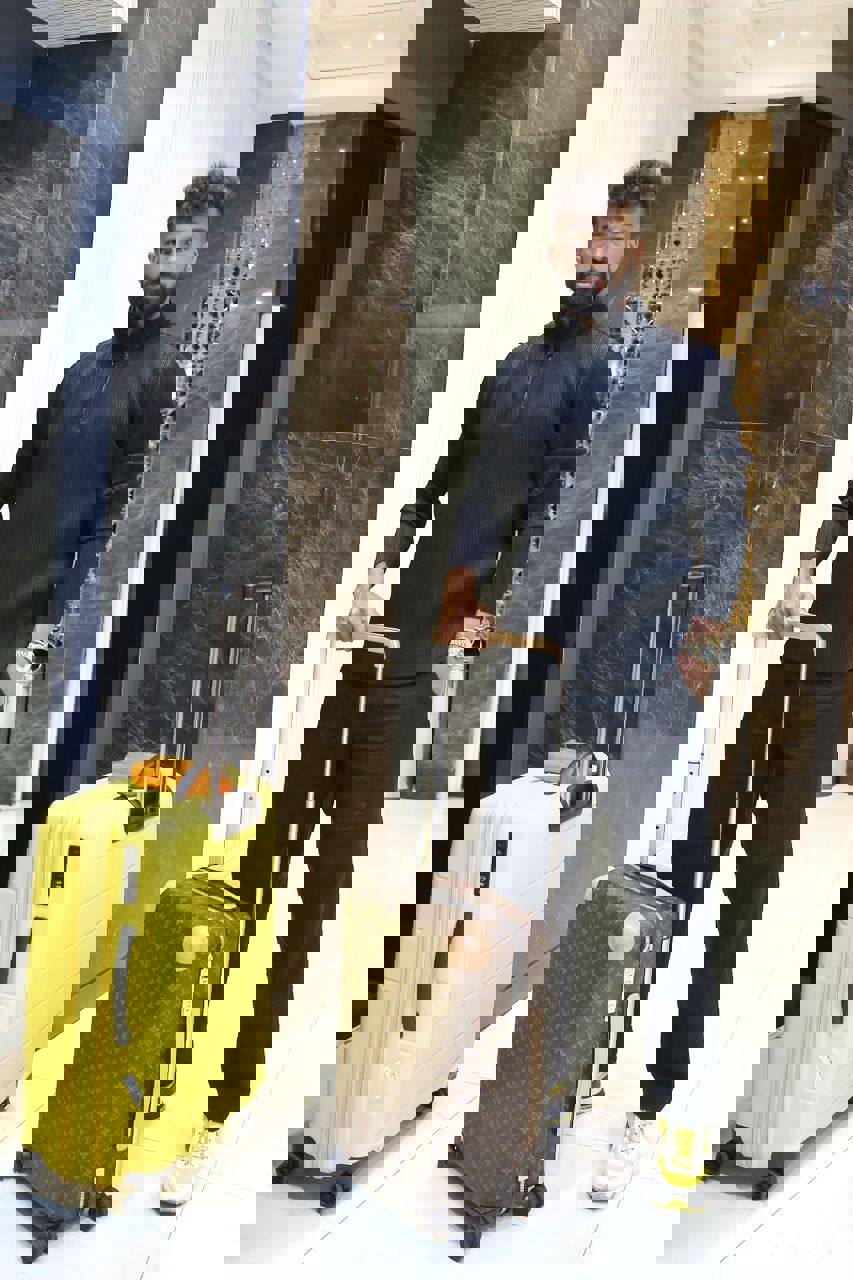 1833709