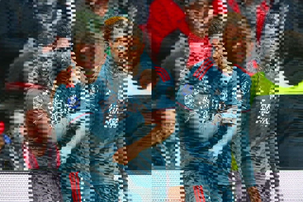 1833828