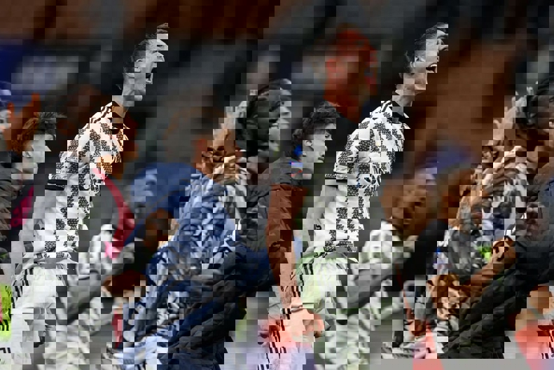 1834082