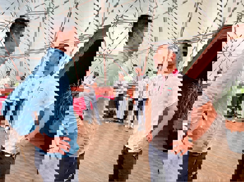 1834353