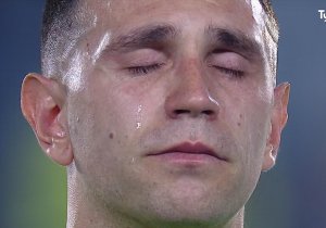 گریه ستاره جنجالی آرژانتین در جشن قهرمانی (عکس)
