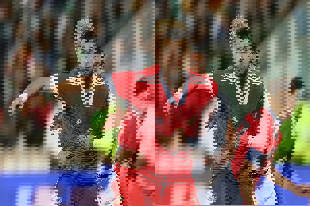 1834983