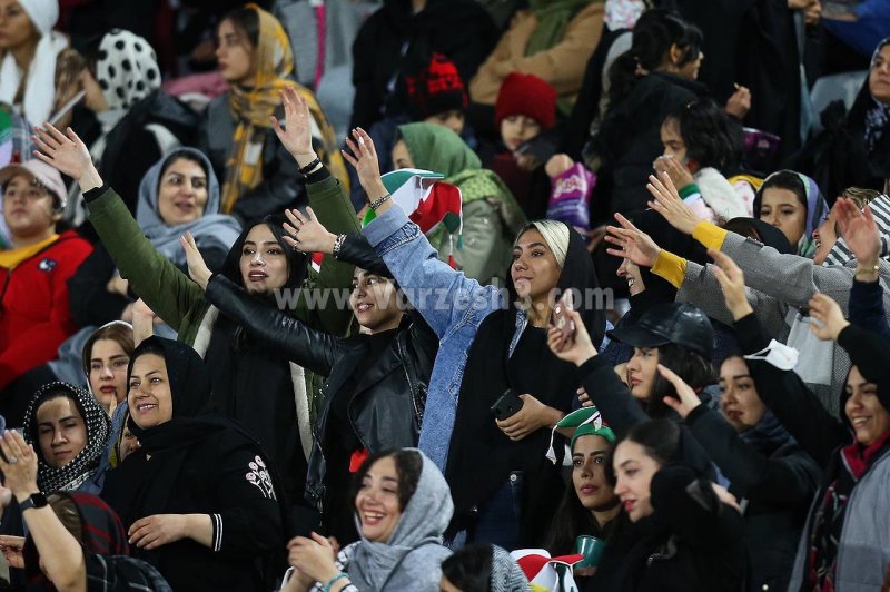 تقدیر ویژه ملی‌پوشان از زنان حاضر در آزادی: متشکریم!