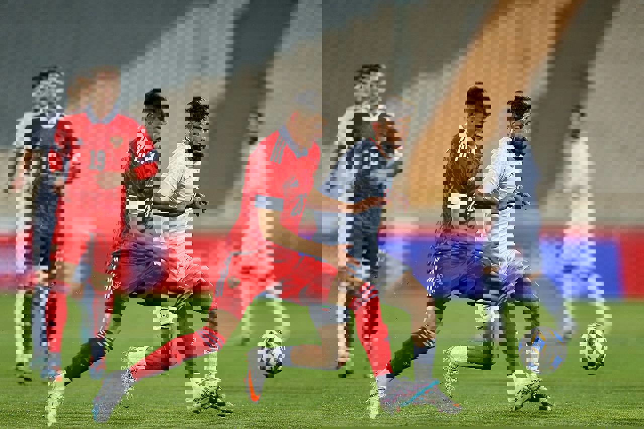 1835100