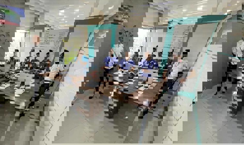 1835438