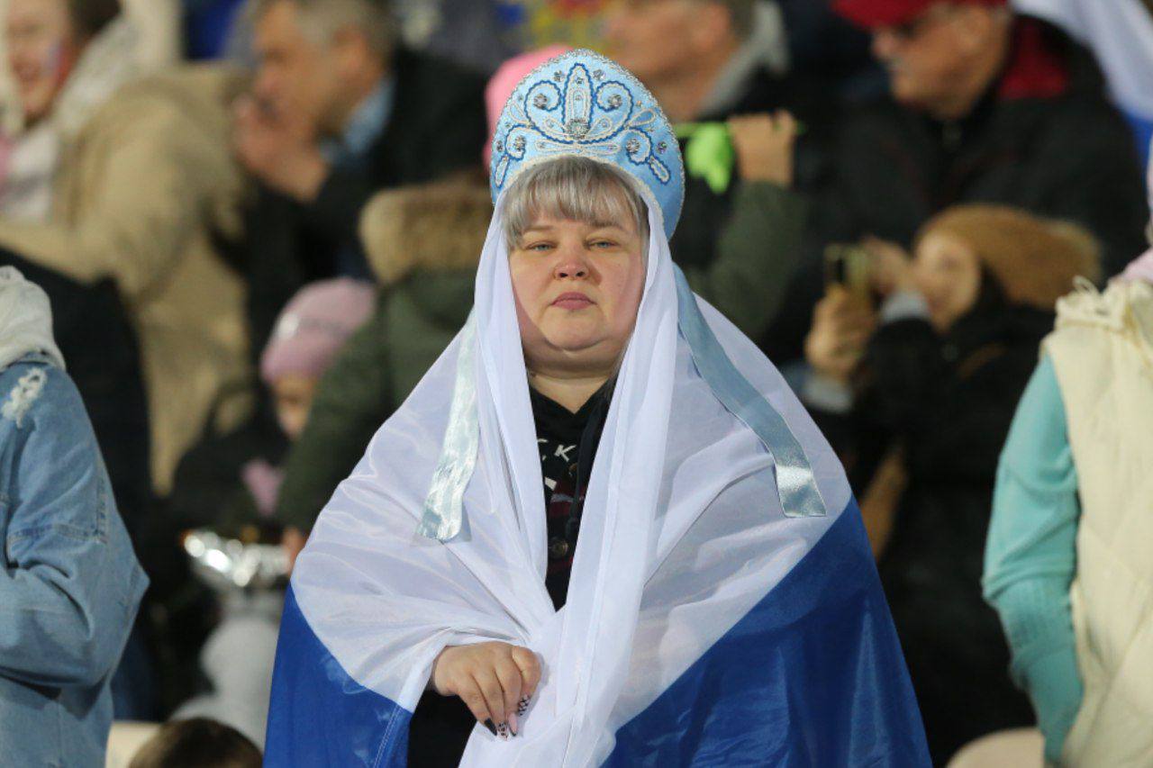 عجیب‌ترین هوادار زنِ روسیه در ورزشگاه آزادی 