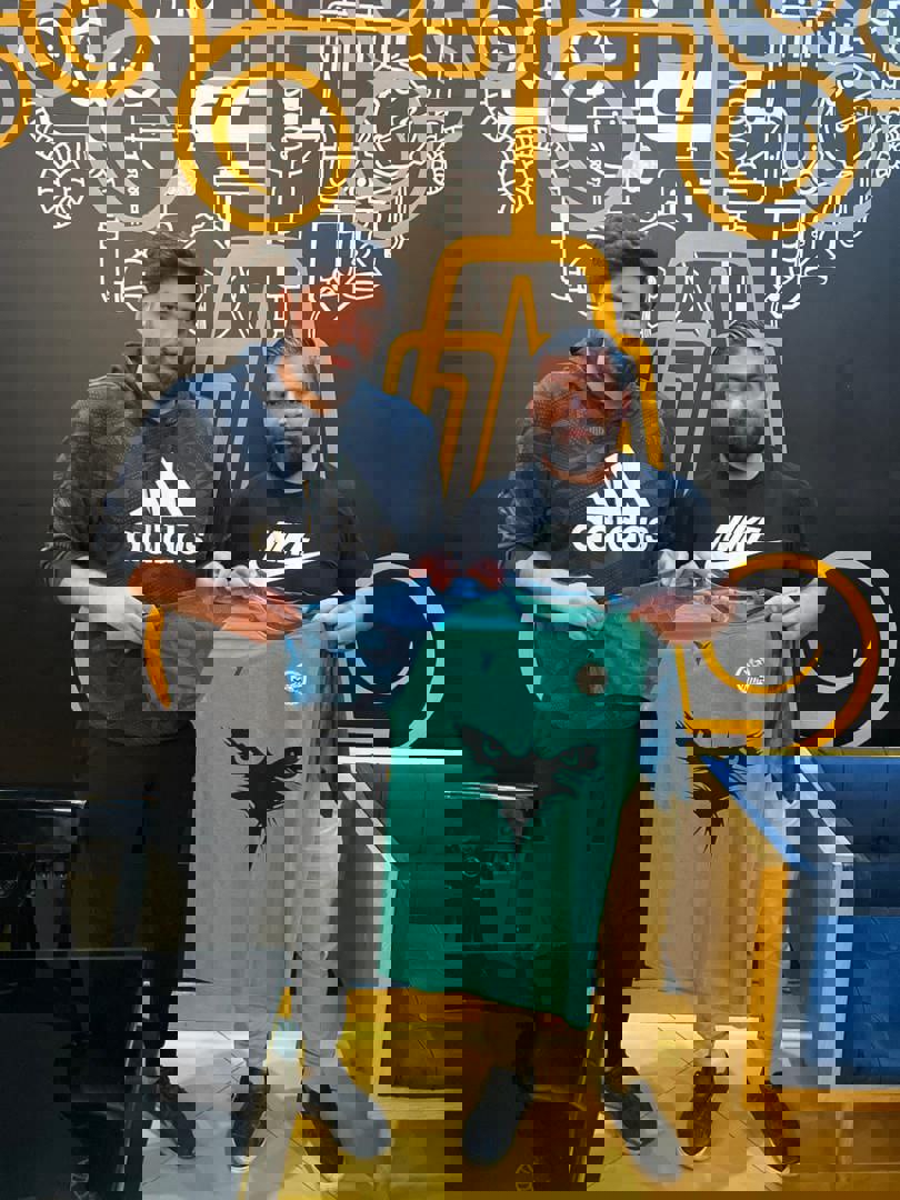 1835433