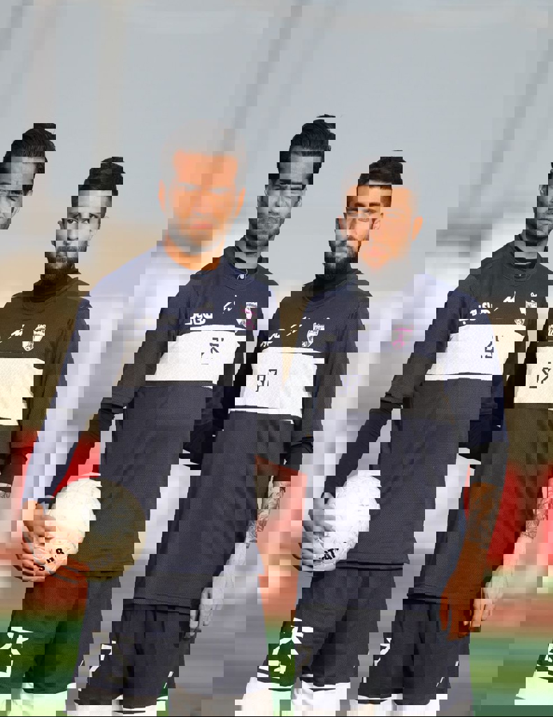 1835571