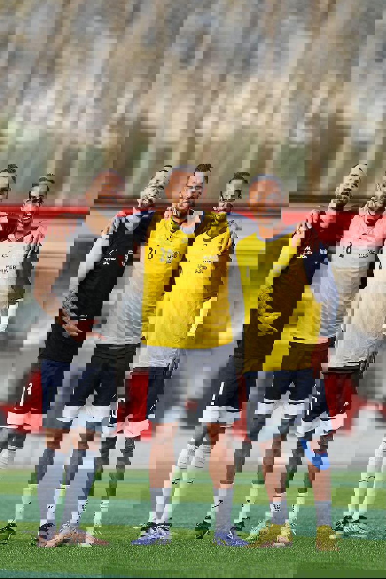 1835572