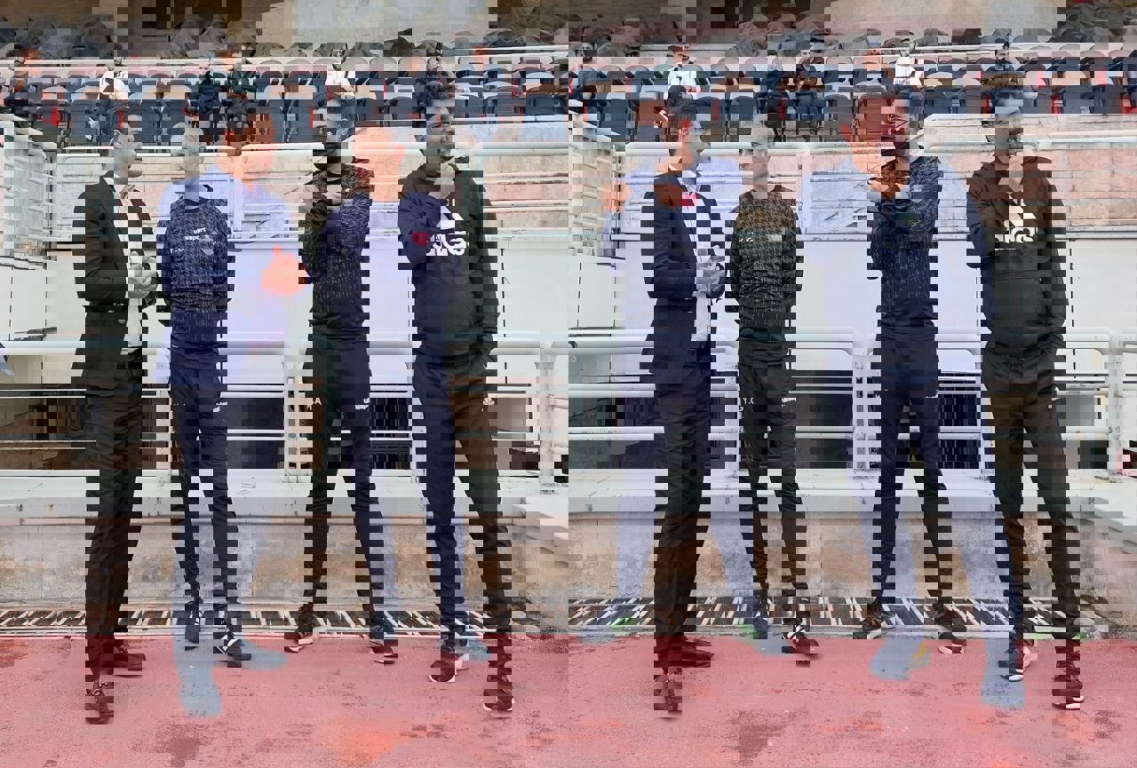 1835738