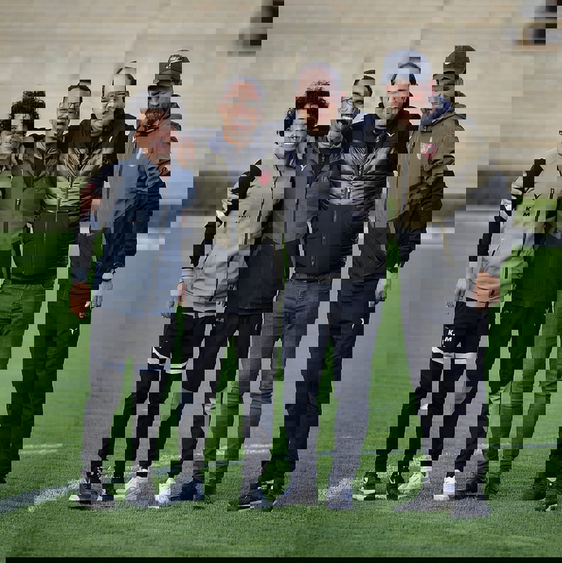 1836121