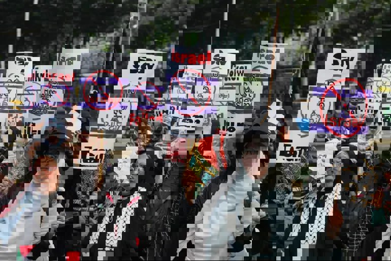 1836169