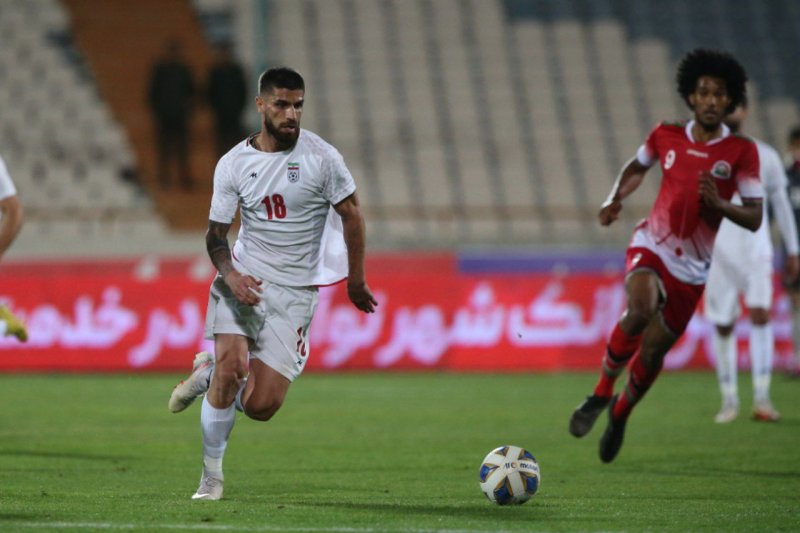 بوسه هافبک پرسپولیس بر شانه قلعهنویی (عکس)