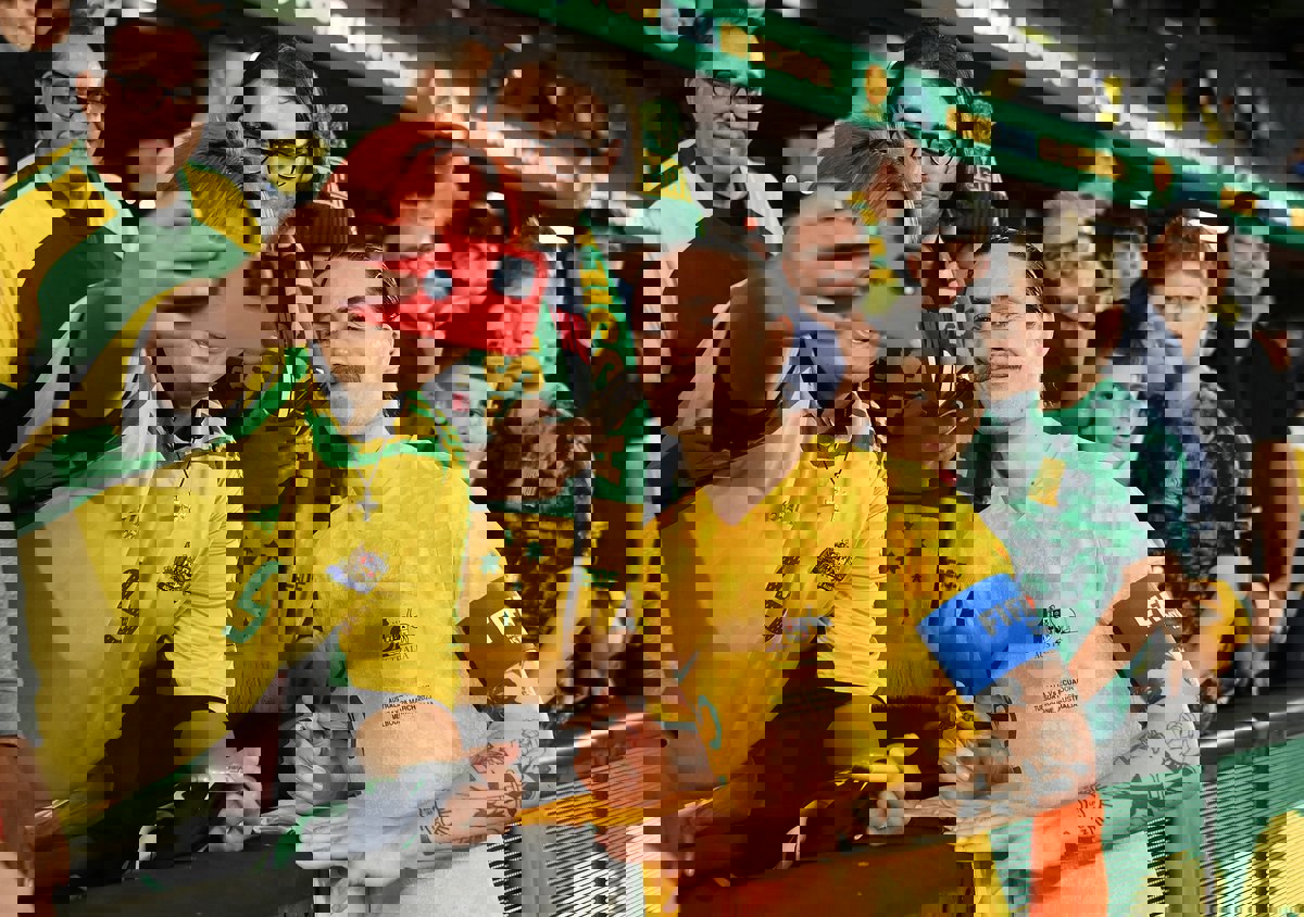 1836608
