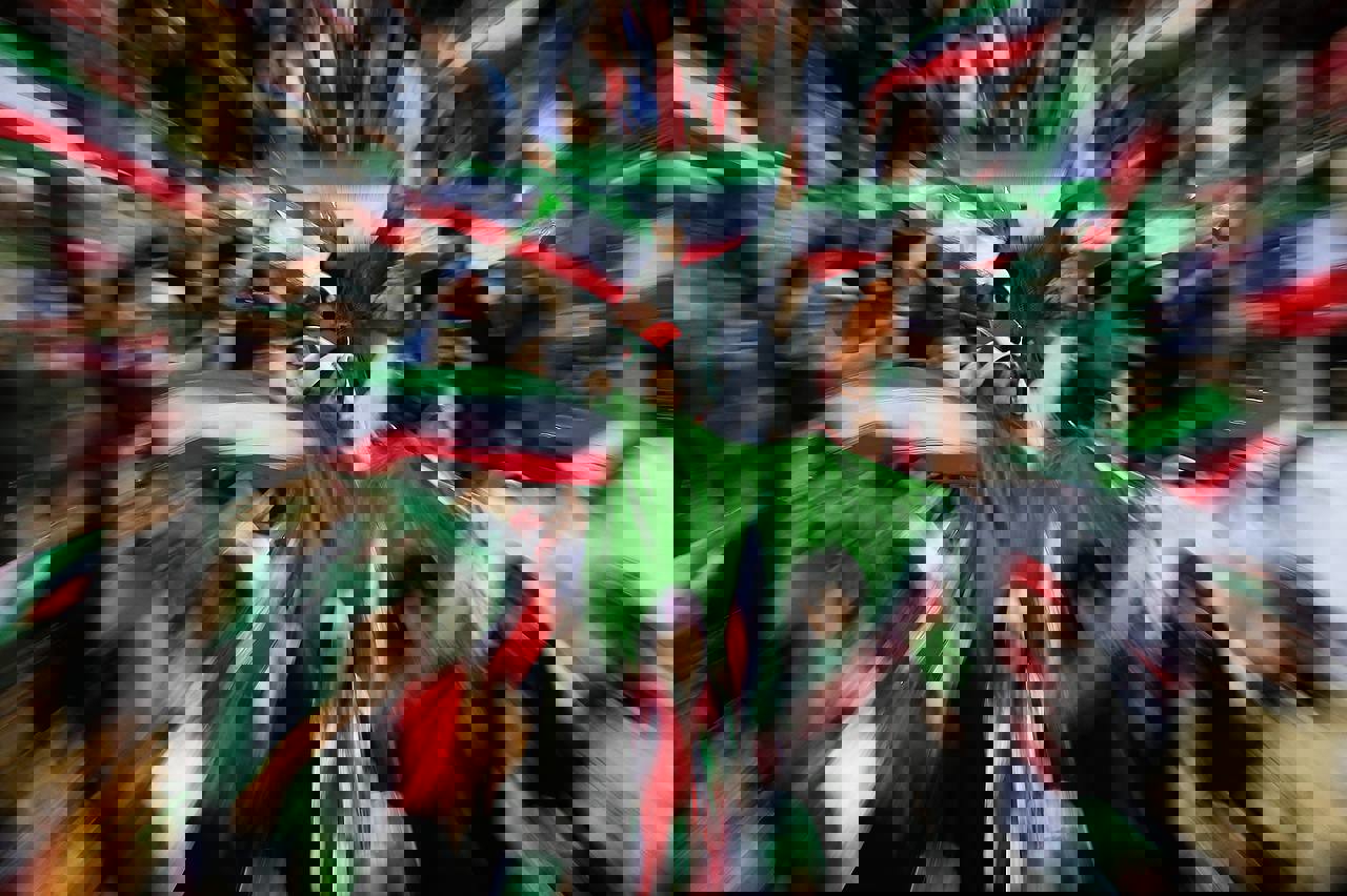 1836560