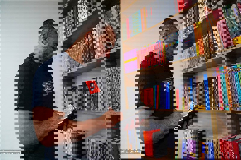 1836653