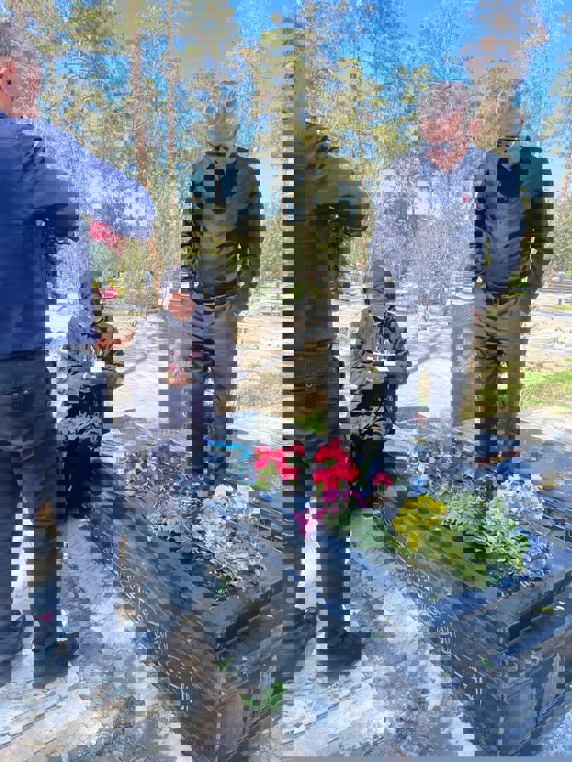 1836649