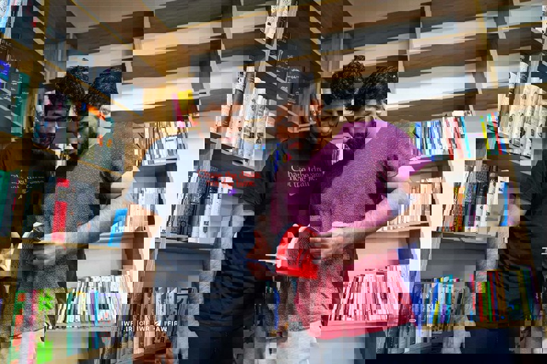 1836652