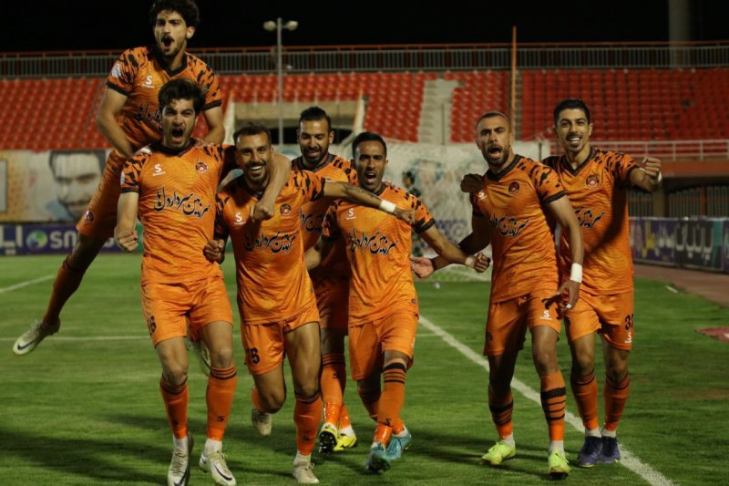 اولین گل لیگ در سال جدید پنالتی بود (عکس)
