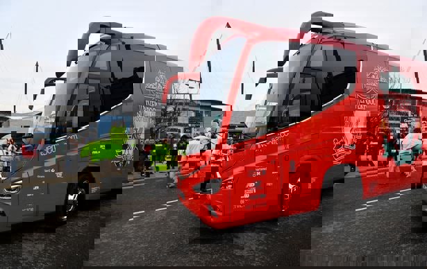 اتوبوس لیورپول را با گلوله زدند!