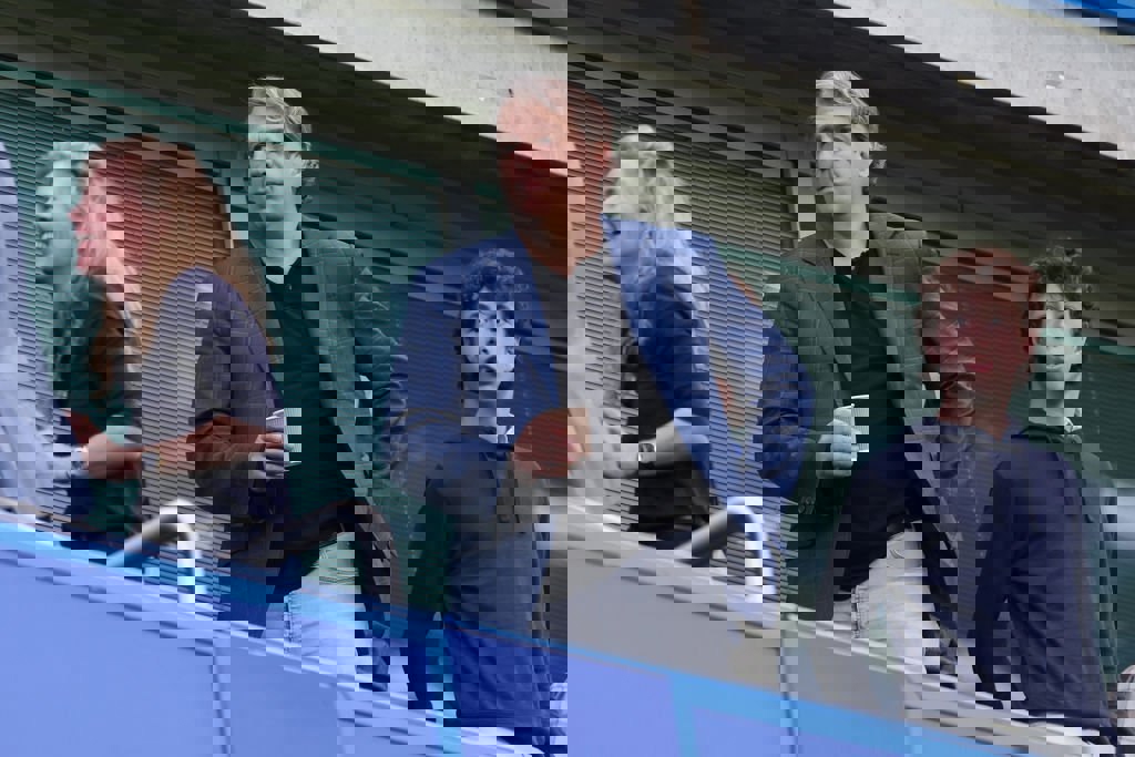 1838186