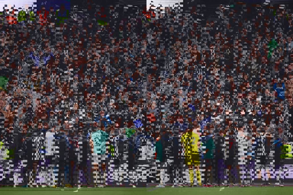 1839093