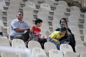 تماشای خانوادگی فوتبال در استادیوم غدیر 