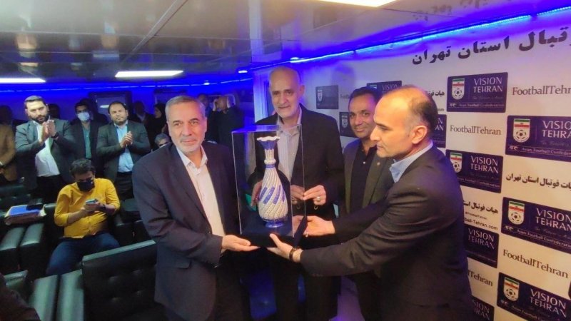 چهره غمگین خانواده شیرازی در مراسم وداع!