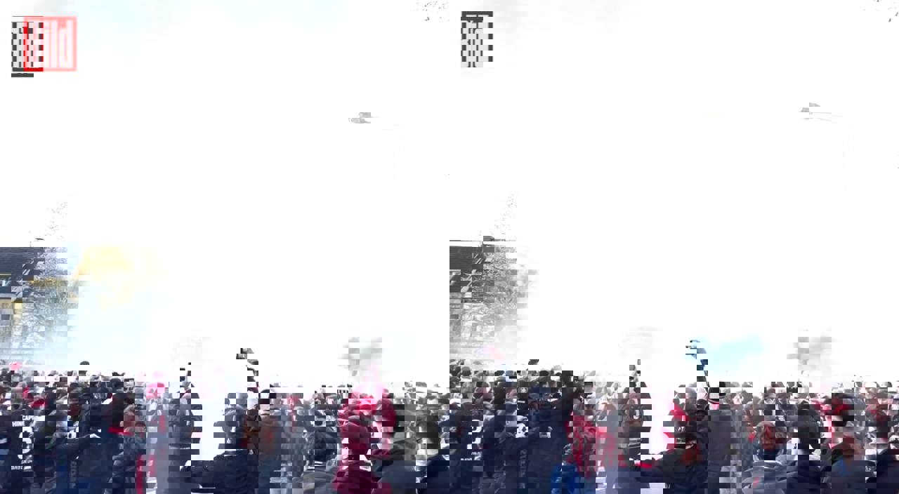 1852042
