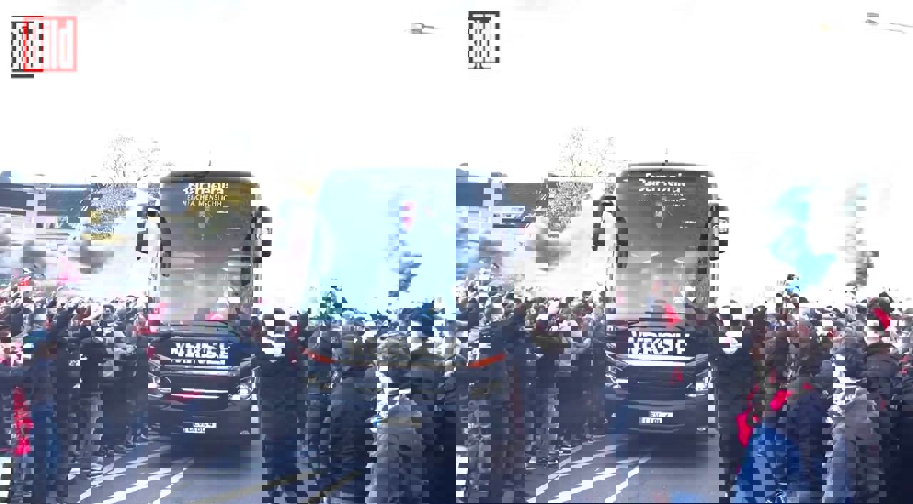 1852043