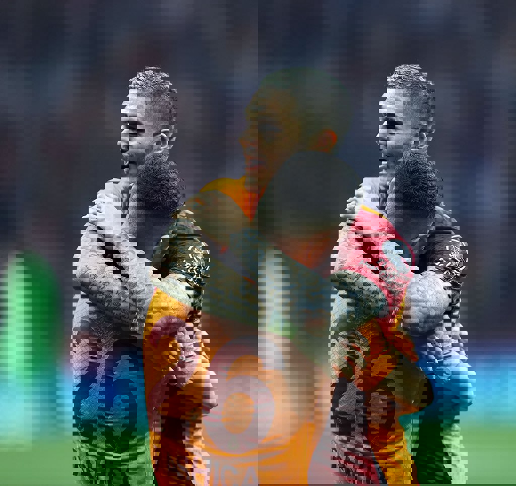 1852323