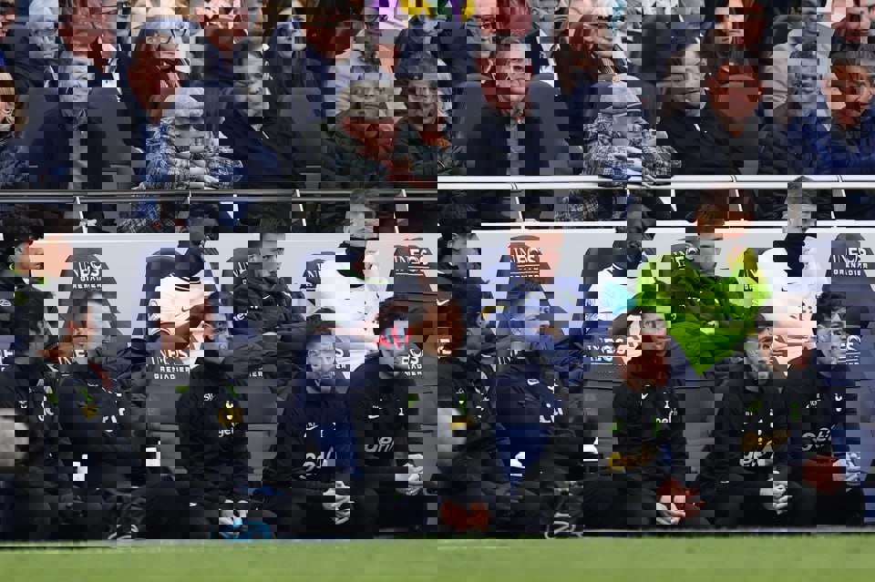1852811