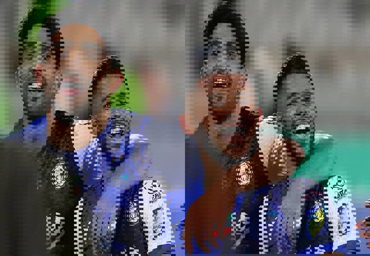 1853025