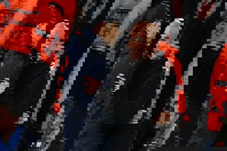 1853302