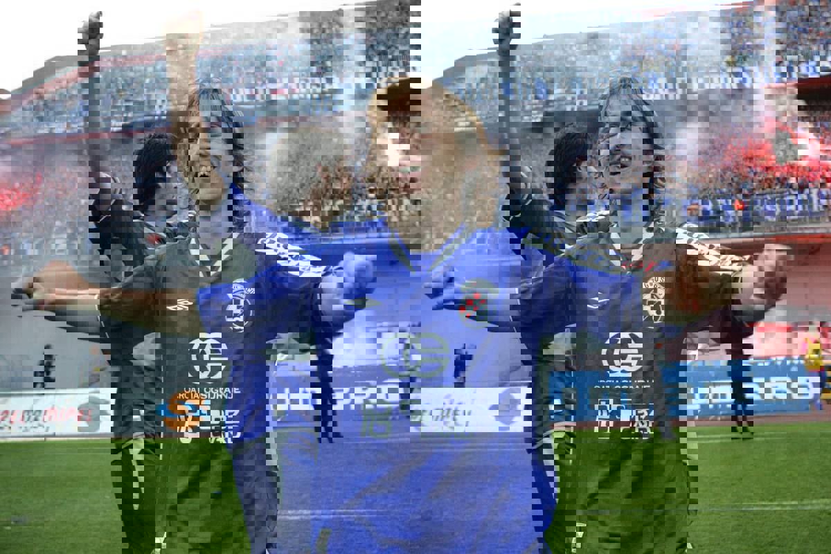 1853769