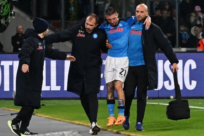 شب بدشانسی ناپولی: دو تعویض اجباری در نیمه اول