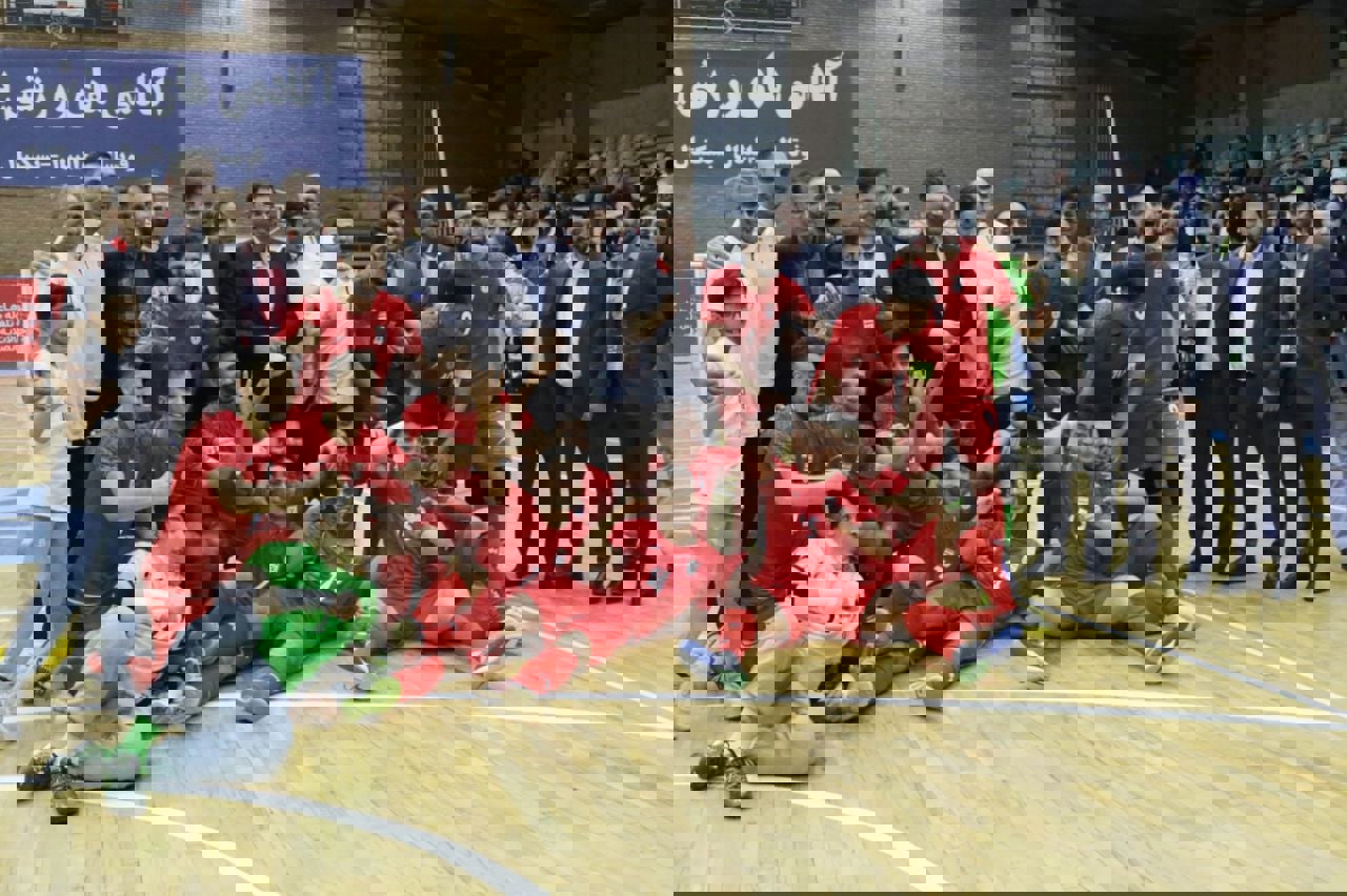 1853982