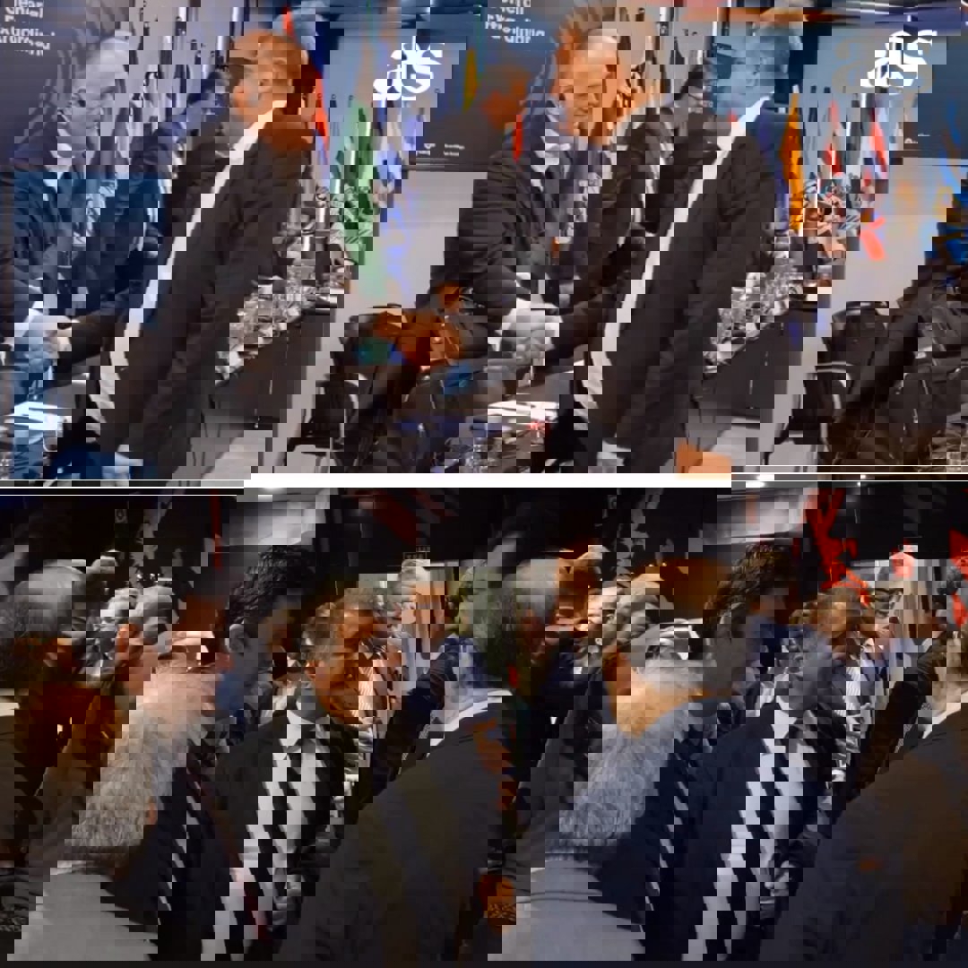 1854566