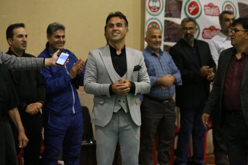 تجلیل از مهاجم پرسپولیس در سالن فوتسال (عکس)