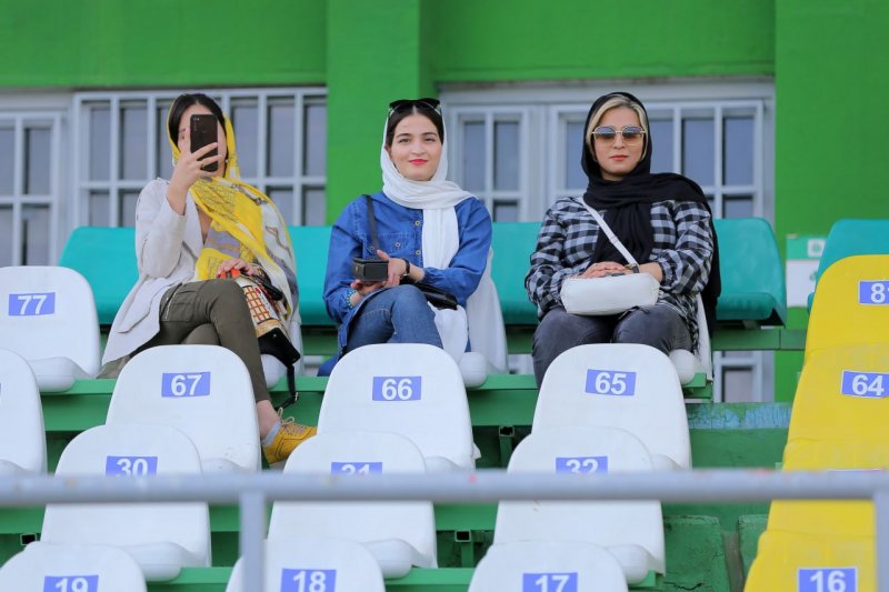 بانوان ایرالکو منتظر ورود به بازیها (عکس)